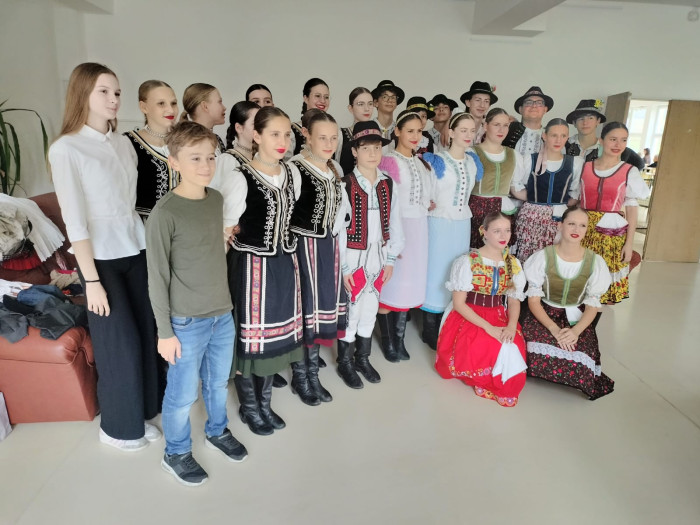DFS Čečinka, FS Čečina a žiaci LDO vystupovali v Zariadení pre seniorov Pri kríži